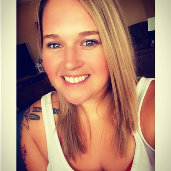 Meet your Posher, Vicki - Picture 1 of 1